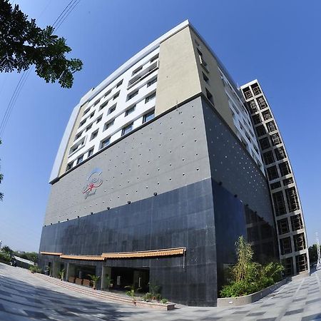 The Cambay Grand Hotel Ahmedabad Exterior foto
