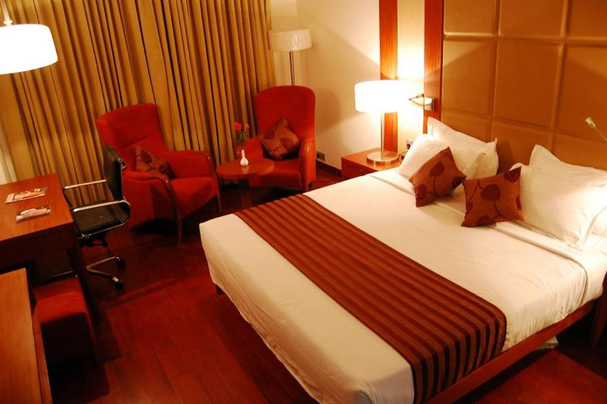 The Cambay Grand Hotel Ahmedabad Exterior foto