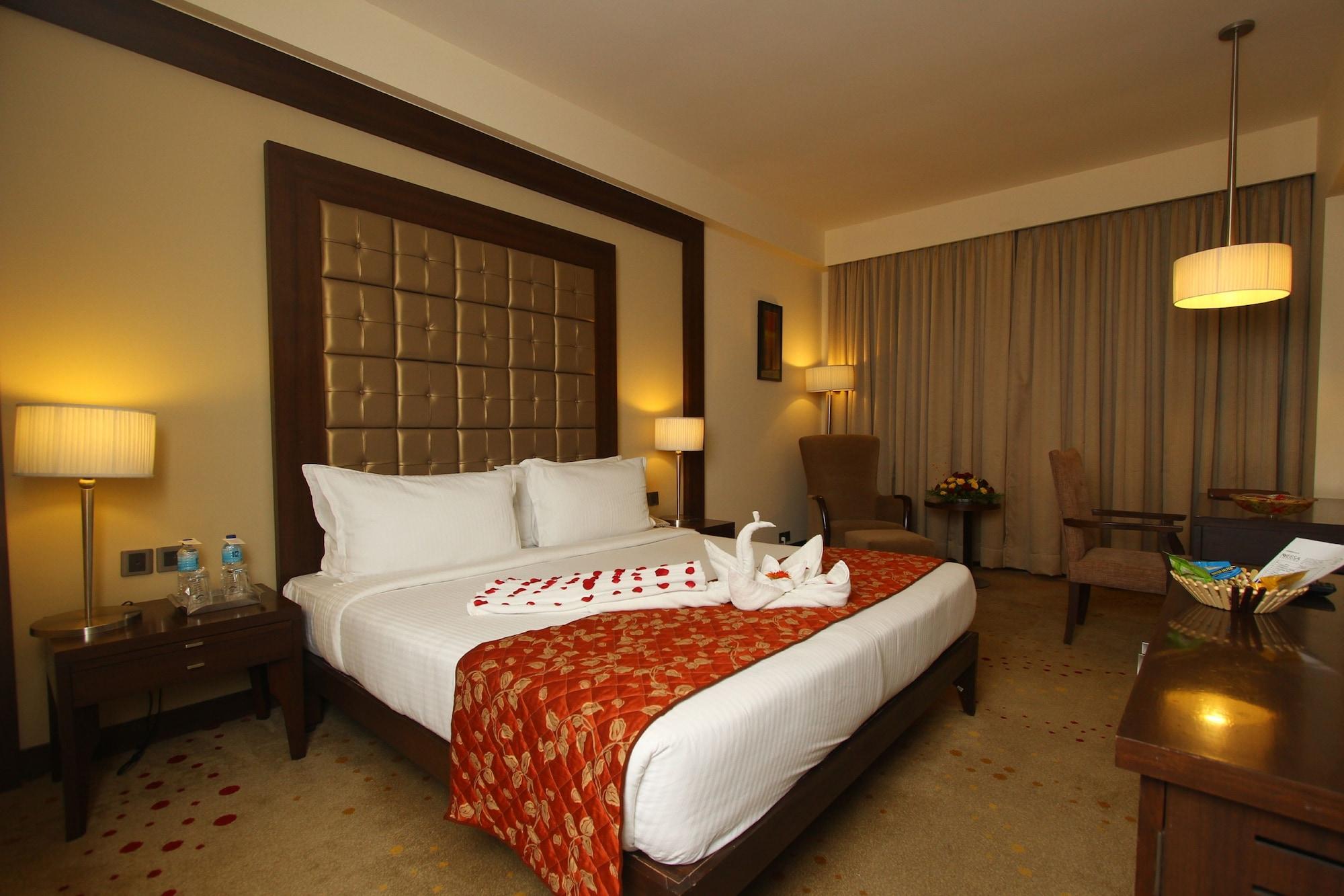 The Cambay Grand Hotel Ahmedabad Exterior foto