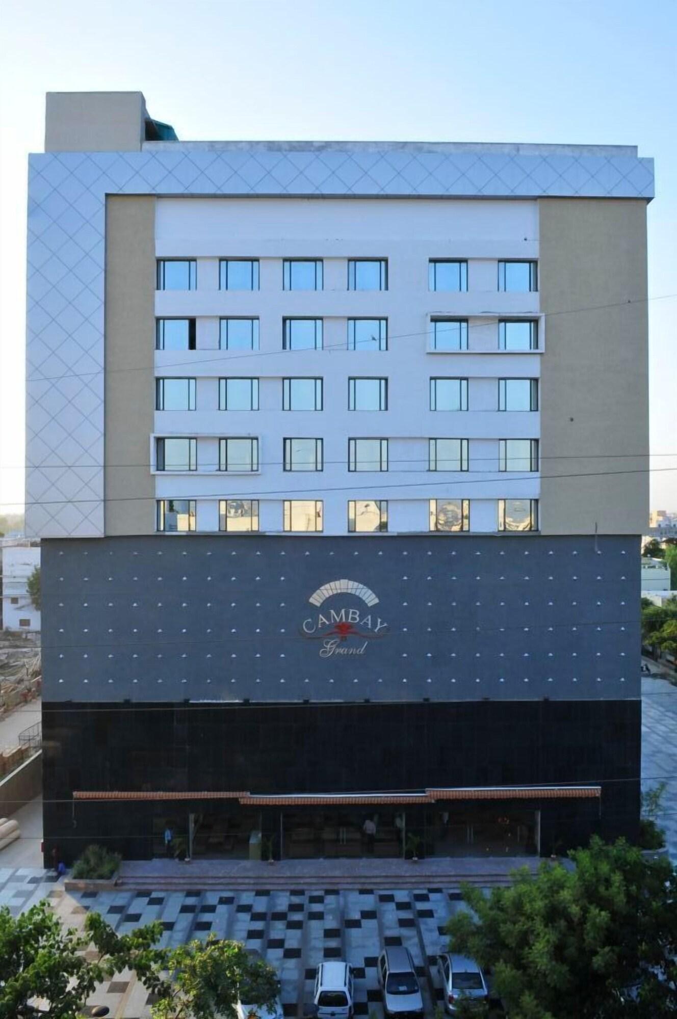 The Cambay Grand Hotel Ahmedabad Exterior foto