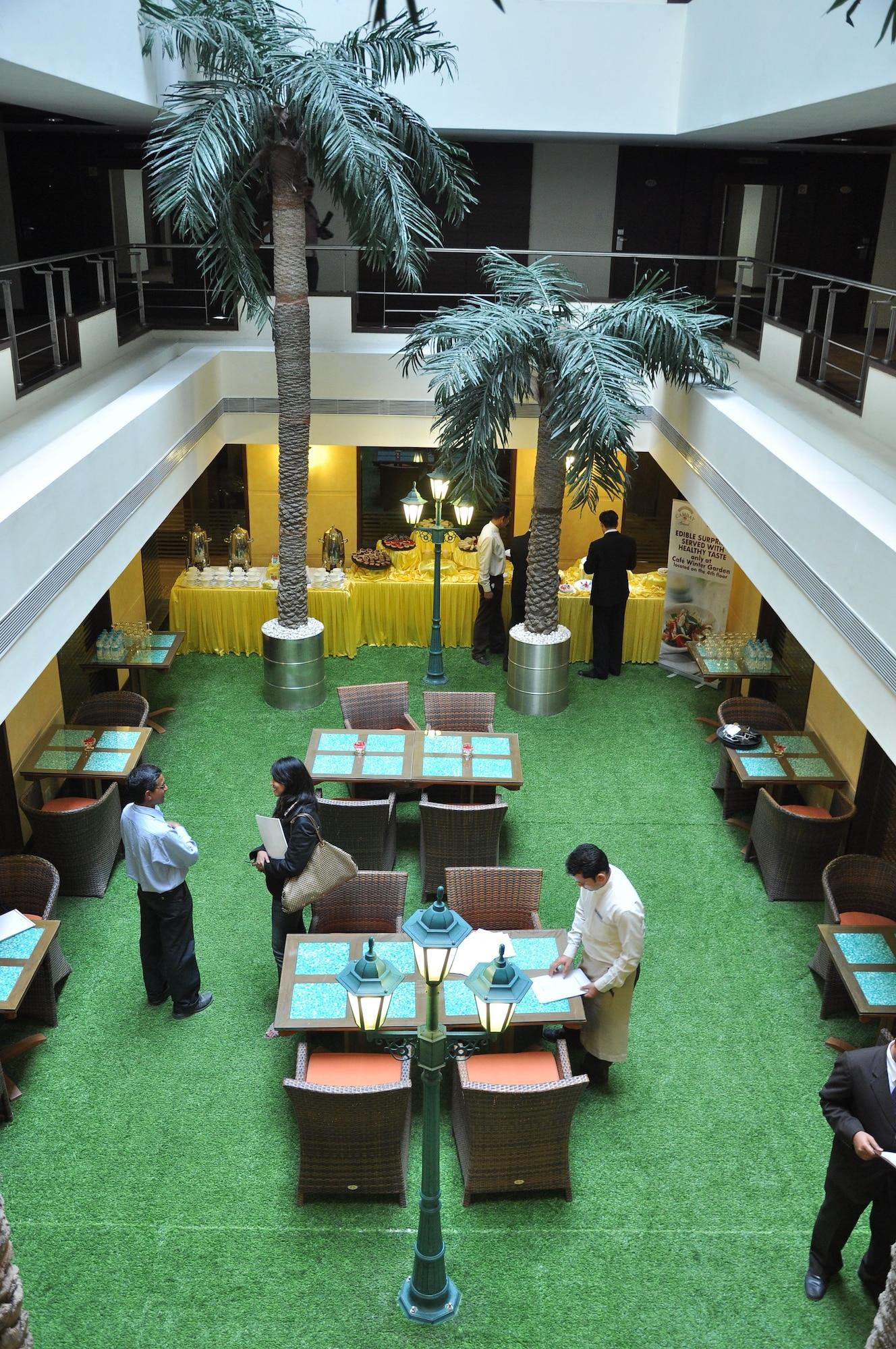 The Cambay Grand Hotel Ahmedabad Exterior foto