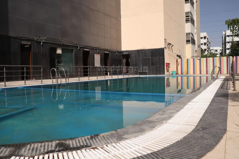The Cambay Grand Hotel Ahmedabad Exterior foto