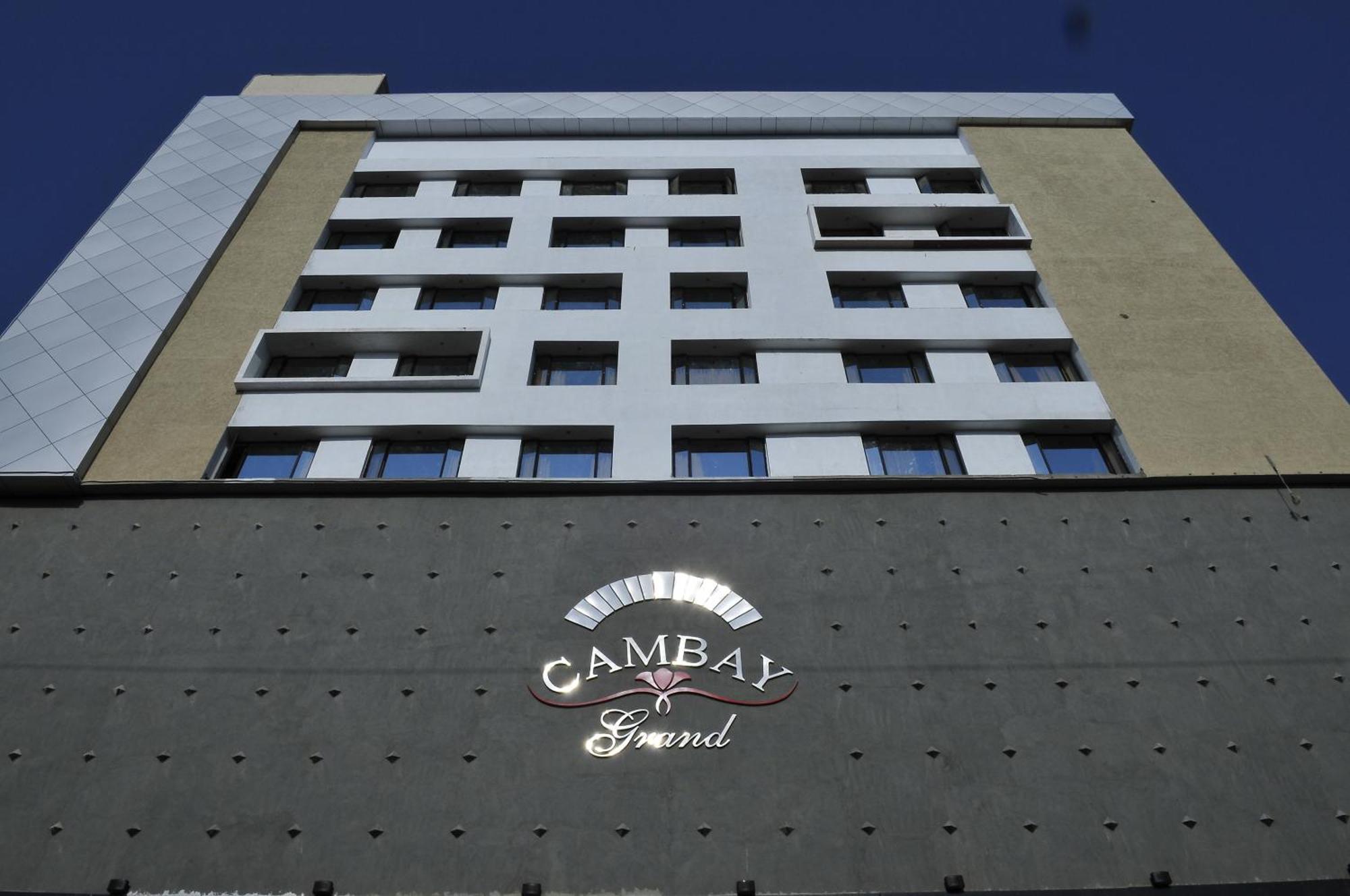 The Cambay Grand Hotel Ahmedabad Exterior foto