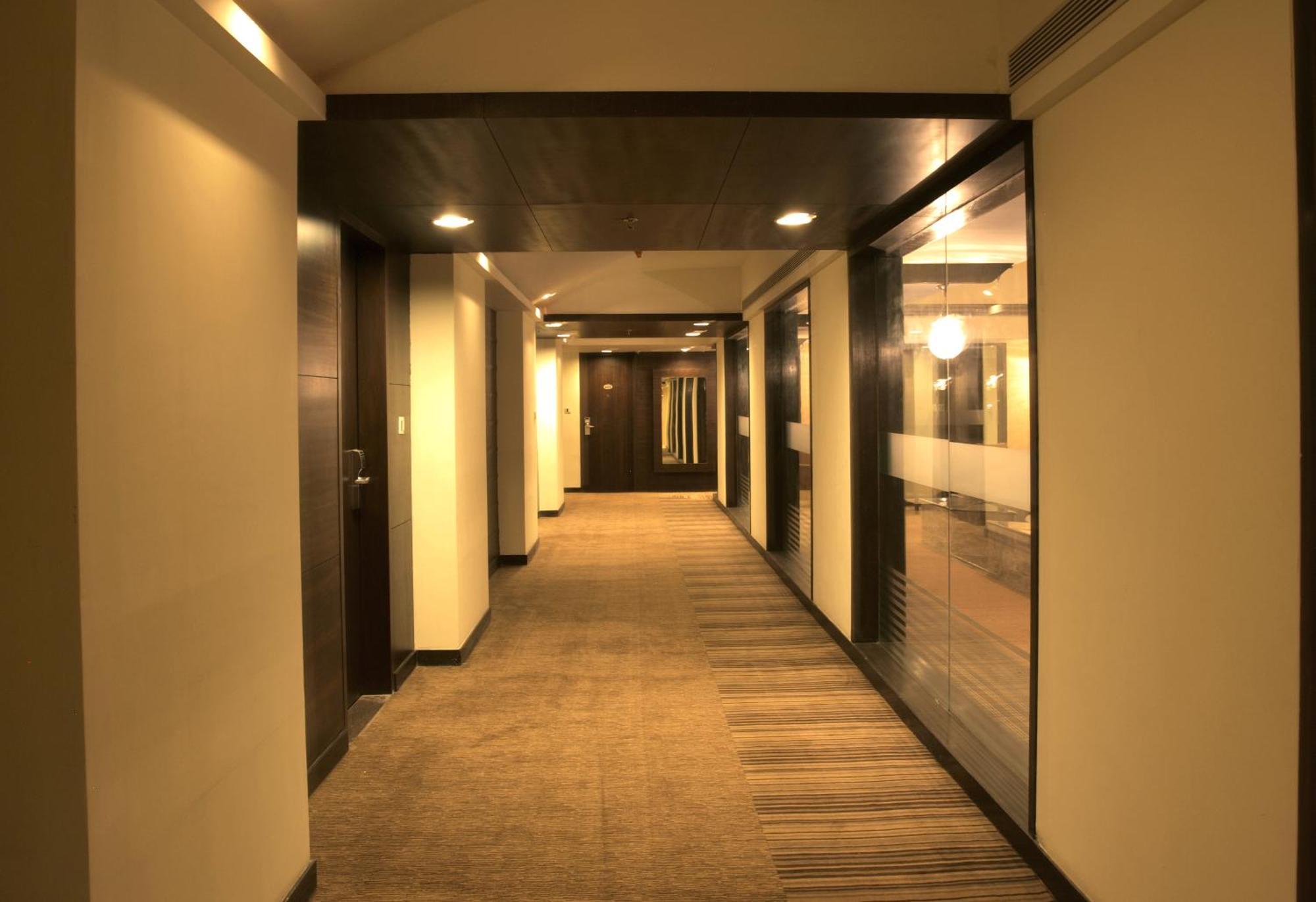 The Cambay Grand Hotel Ahmedabad Exterior foto