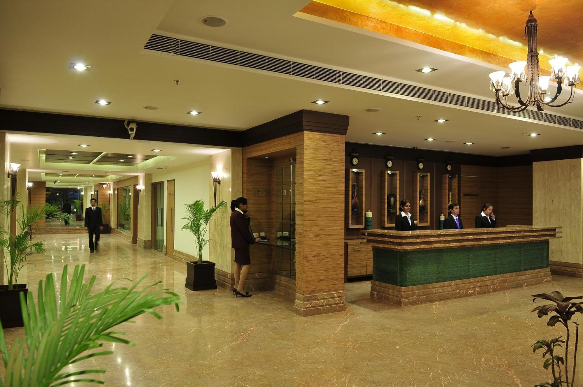 The Cambay Grand Hotel Ahmedabad Exterior foto