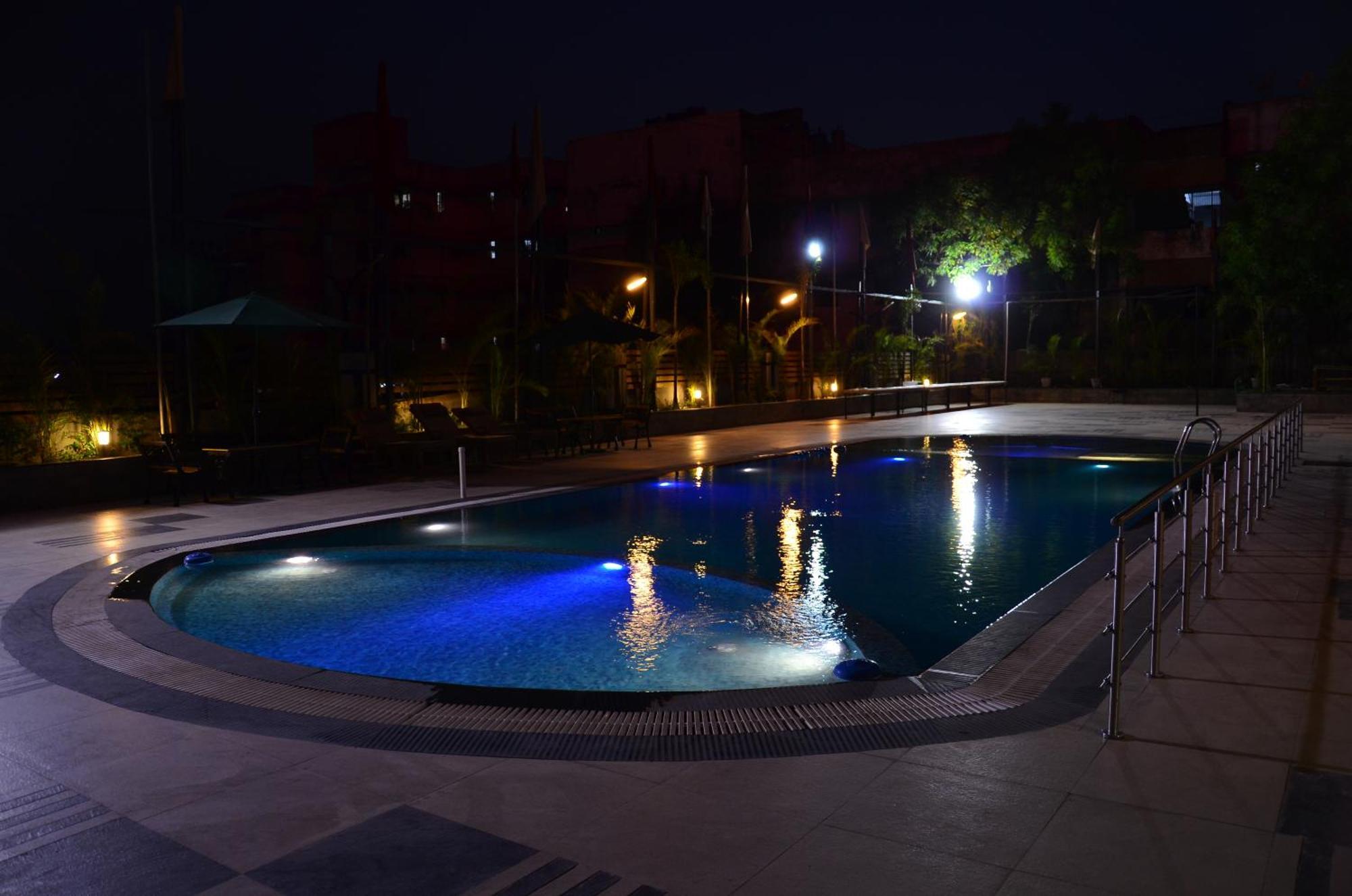 The Cambay Grand Hotel Ahmedabad Exterior foto