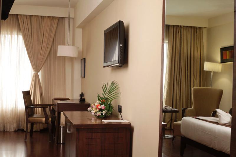 The Cambay Grand Hotel Ahmedabad Exterior foto