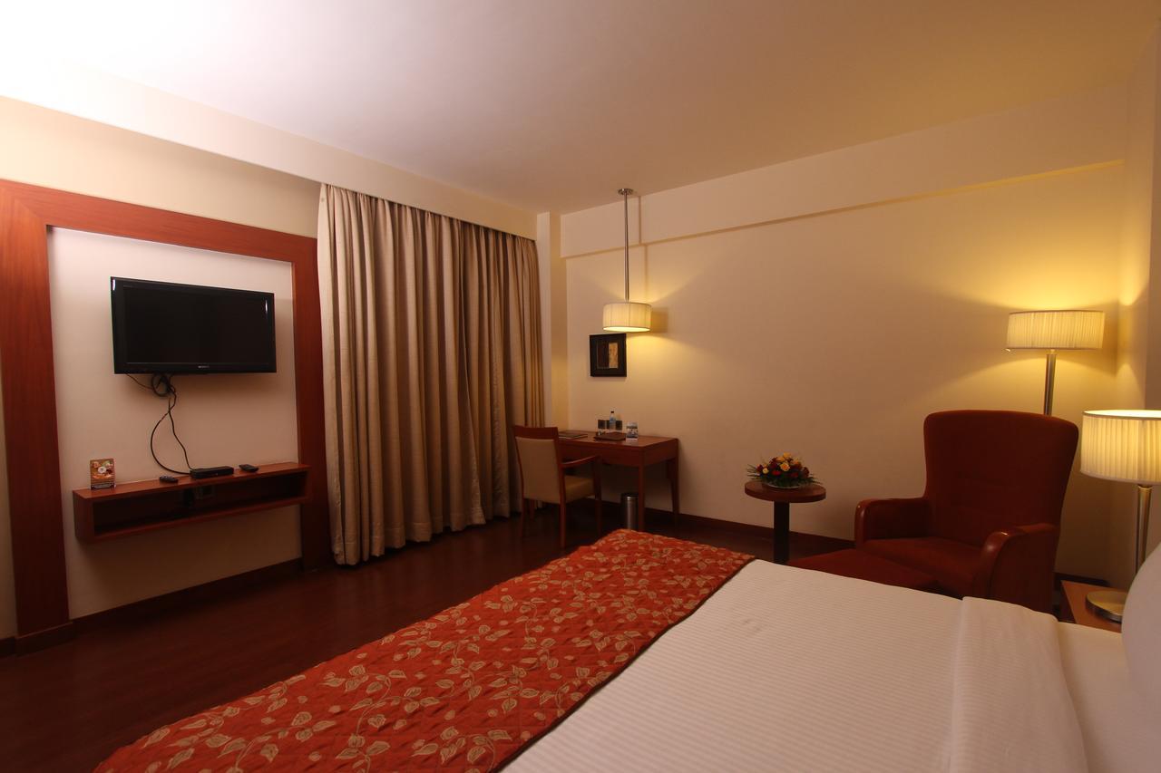 The Cambay Grand Hotel Ahmedabad Exterior foto