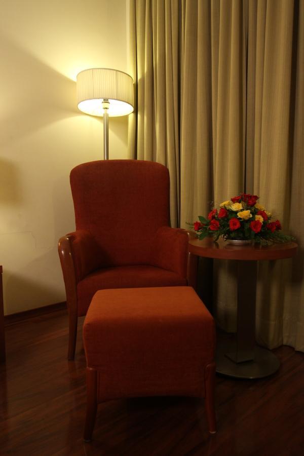 The Cambay Grand Hotel Ahmedabad Exterior foto