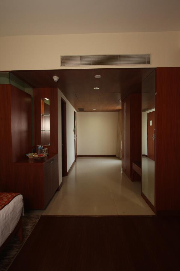 The Cambay Grand Hotel Ahmedabad Exterior foto