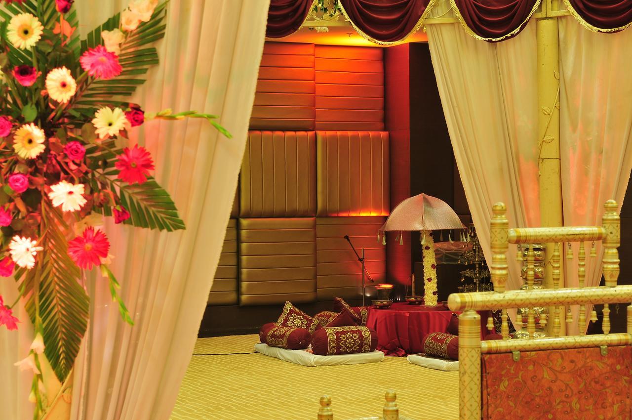 The Cambay Grand Hotel Ahmedabad Exterior foto