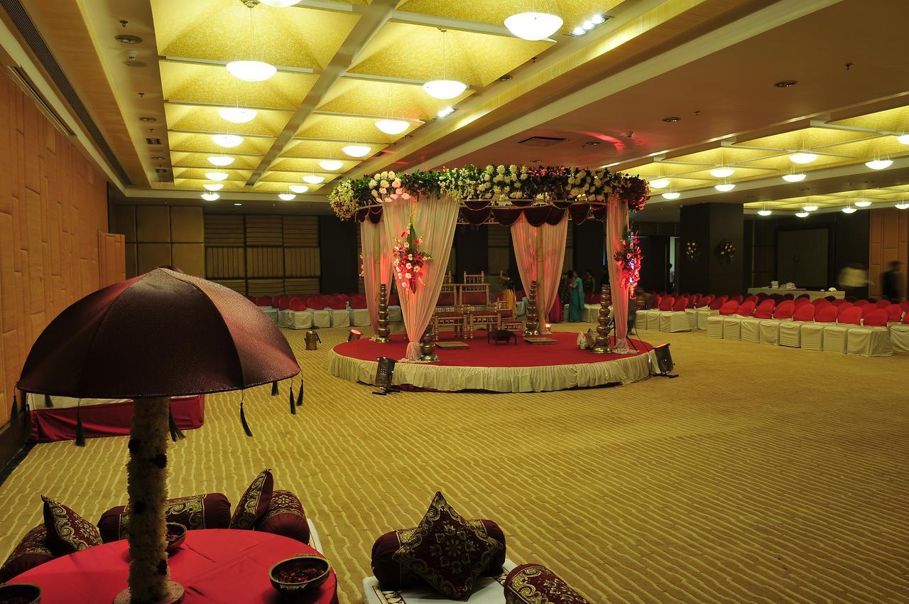 The Cambay Grand Hotel Ahmedabad Exterior foto