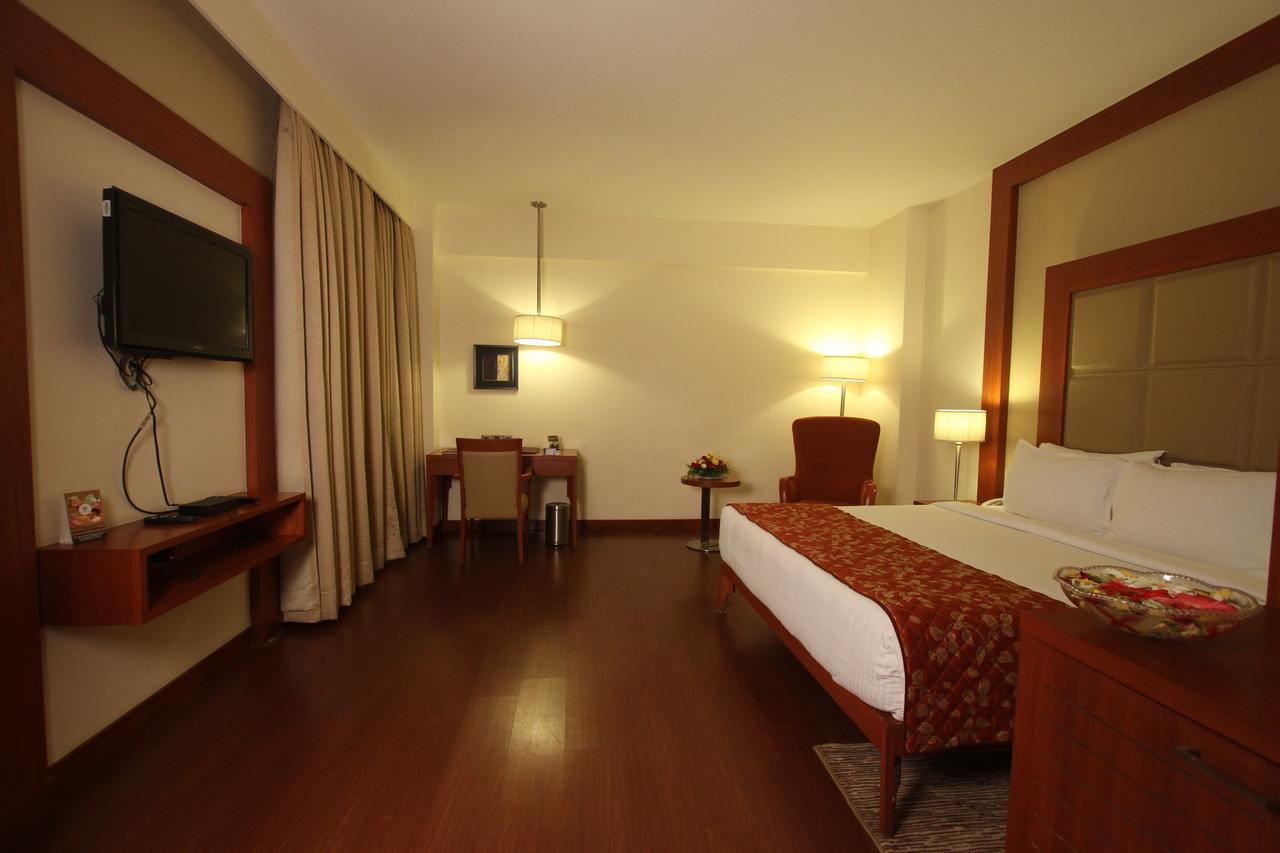 The Cambay Grand Hotel Ahmedabad Exterior foto