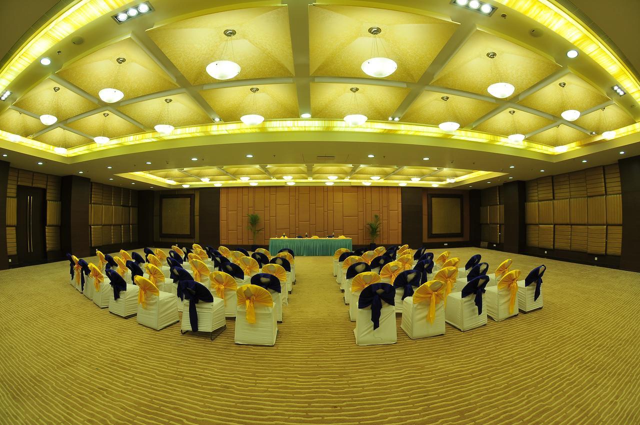 The Cambay Grand Hotel Ahmedabad Exterior foto