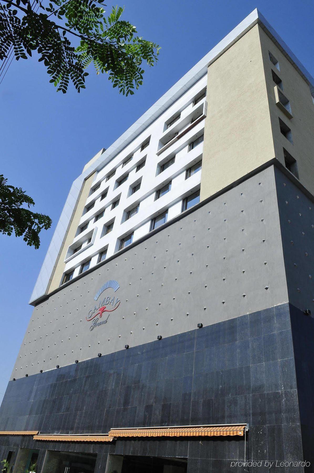 The Cambay Grand Hotel Ahmedabad Exterior foto