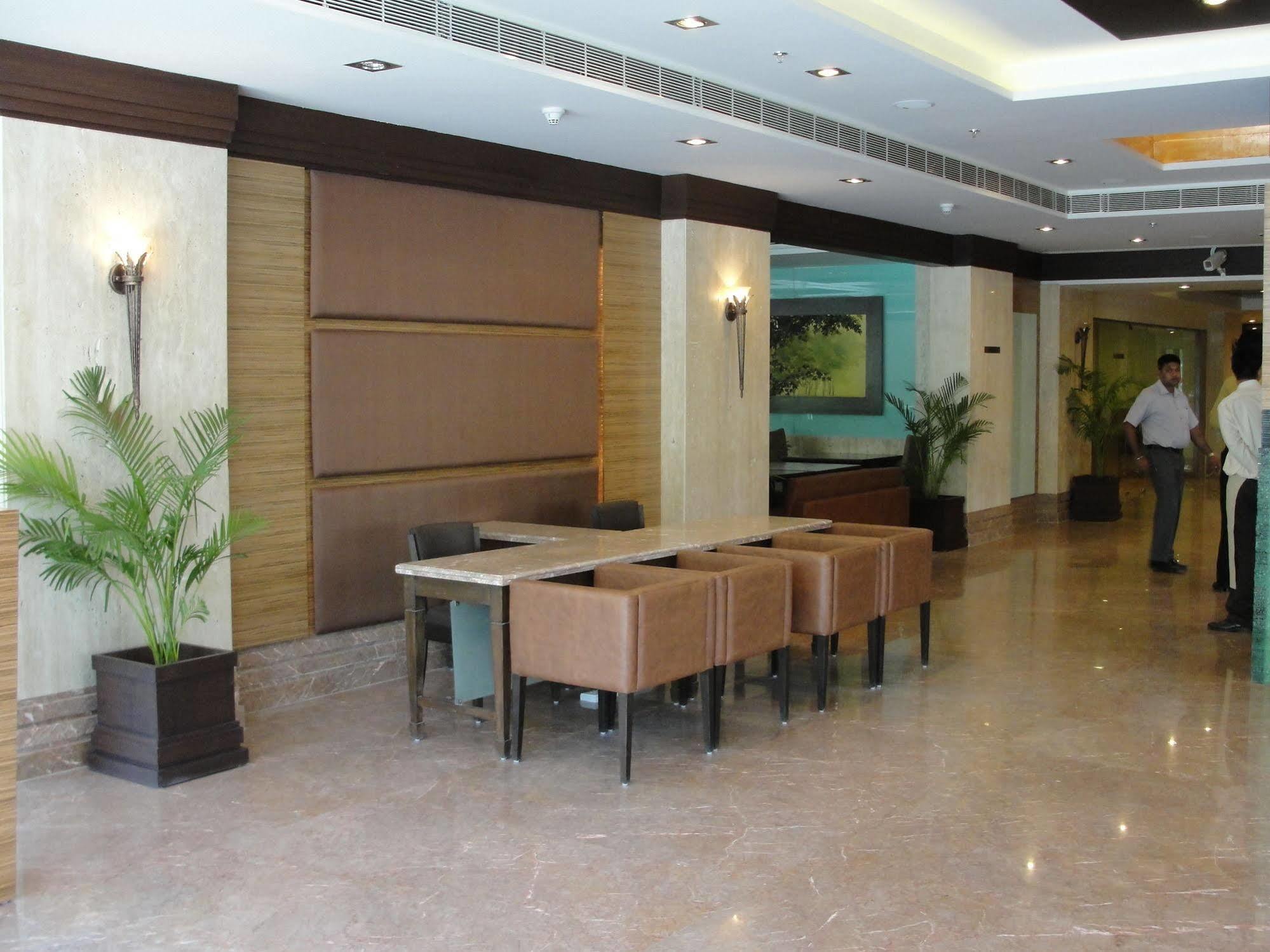 The Cambay Grand Hotel Ahmedabad Exterior foto