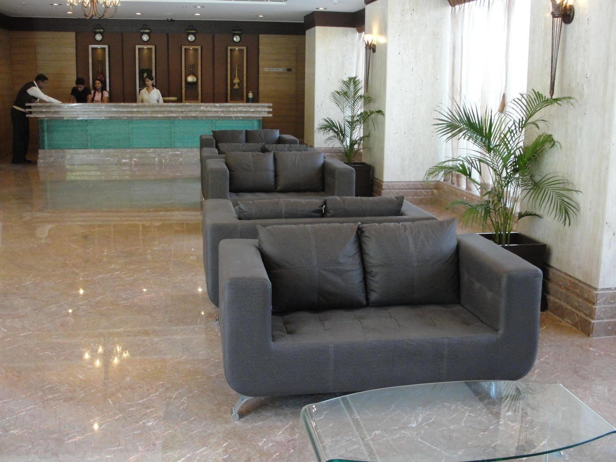 The Cambay Grand Hotel Ahmedabad Exterior foto