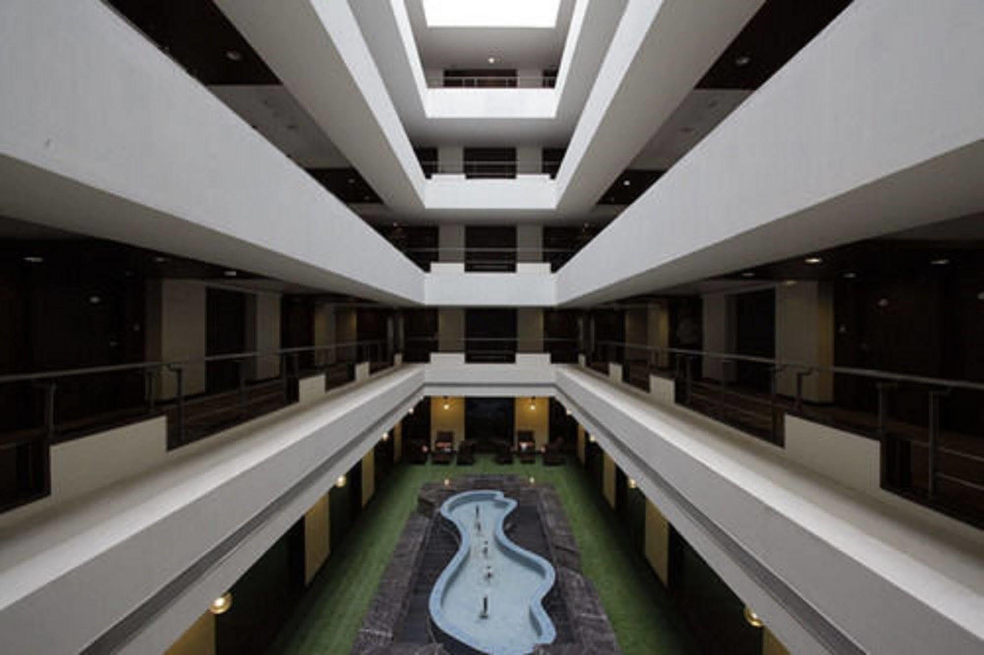 The Cambay Grand Hotel Ahmedabad Exterior foto