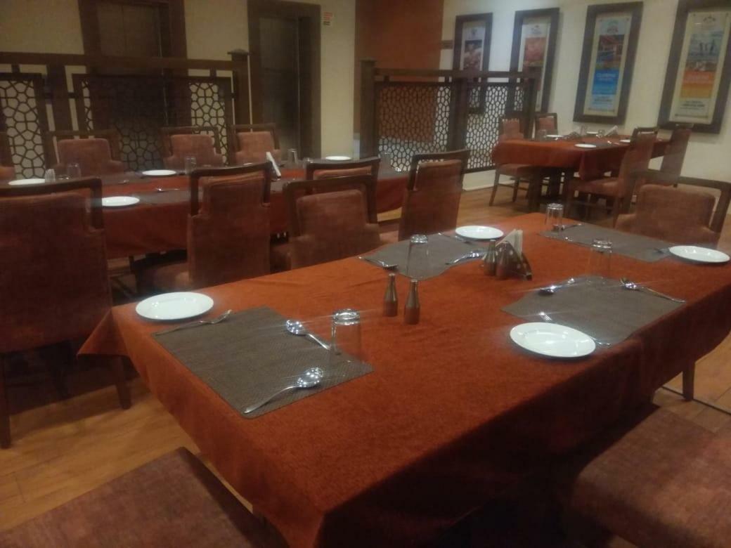 The Cambay Grand Hotel Ahmedabad Exterior foto