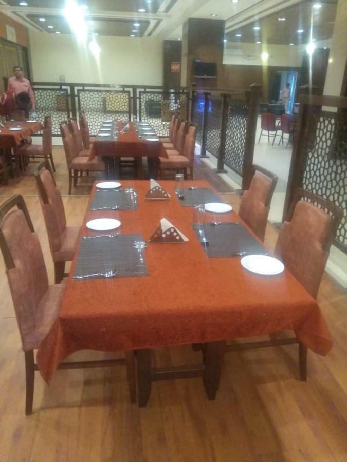 The Cambay Grand Hotel Ahmedabad Exterior foto