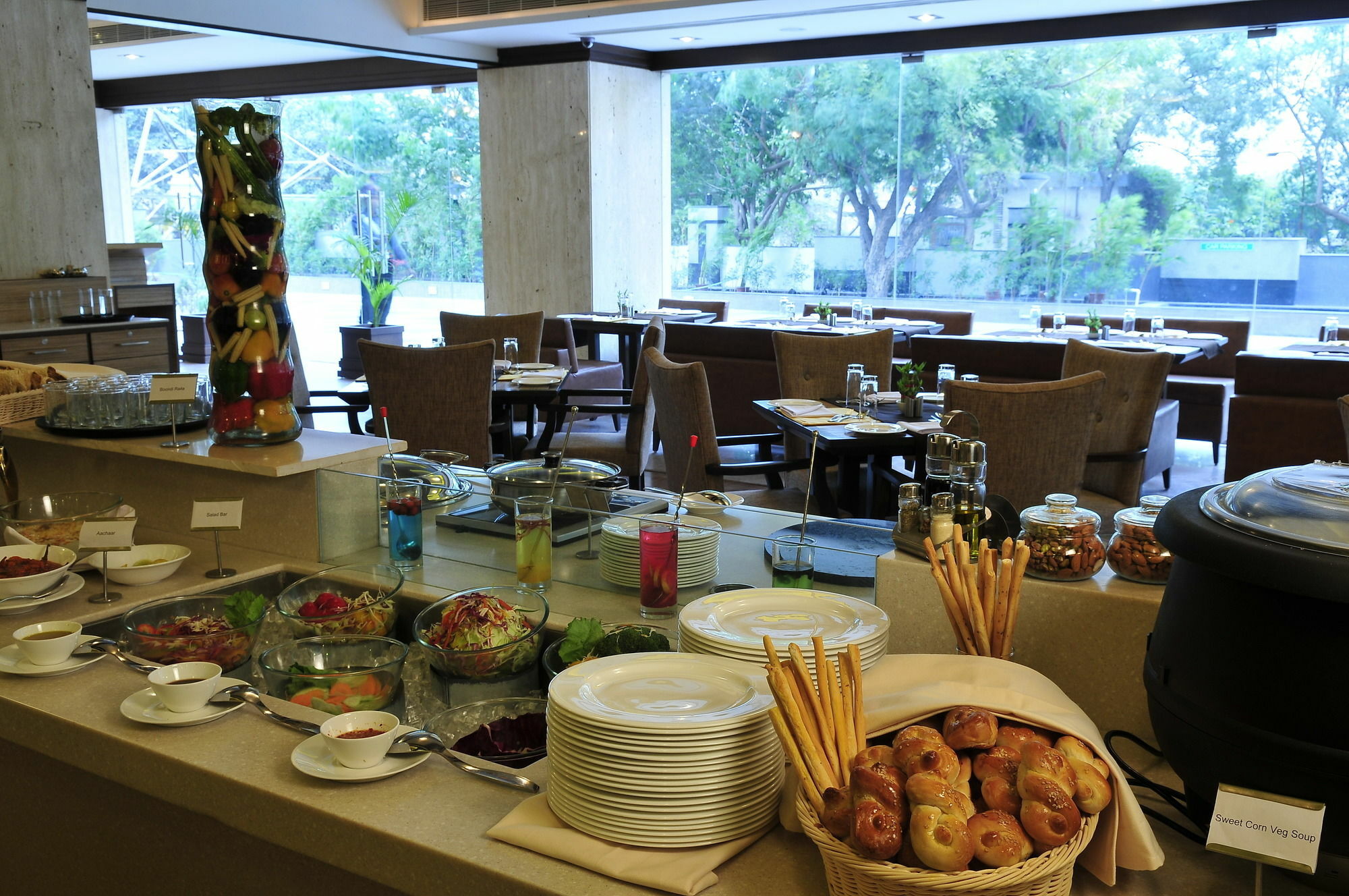 The Cambay Grand Hotel Ahmedabad Exterior foto